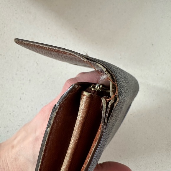 Louis Vuitton Classic Monogram Wallet STEAL OF A DEAL! - Picture 3 of 5